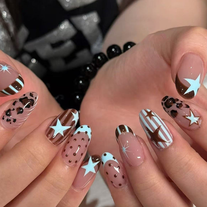 Glamouröse Nageldekorationen Karnz