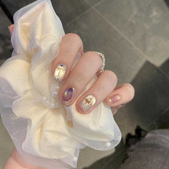 Elegante Kunstnagelset mit Glamourösen Strass- und Glitzerdetails Karnz