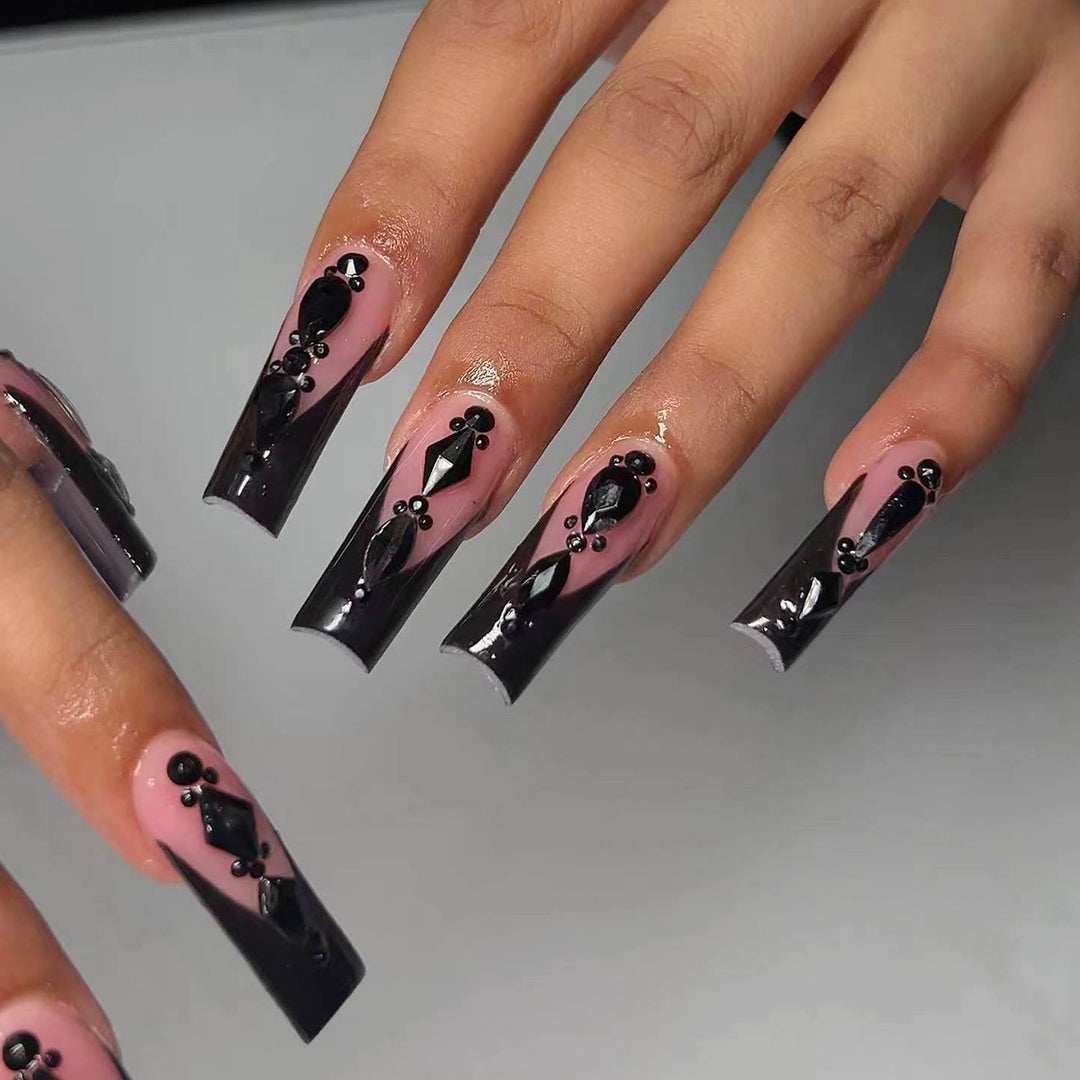Elegante Kunstnägel mit 3D-Verzierungen Karnz