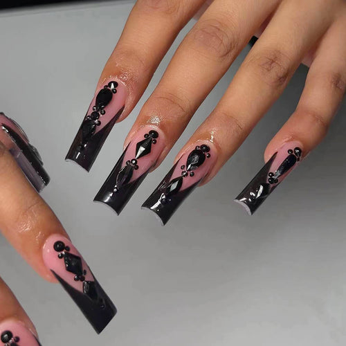 Elegante Kunstnägel mit 3D-Verzierungen Karnz