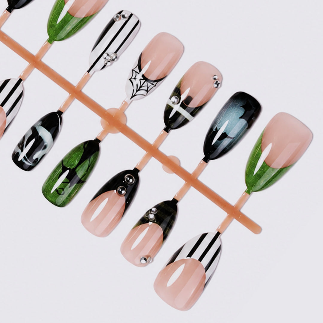 Kreatives Kunstnagelset mit Halloween-Motiv Karnz