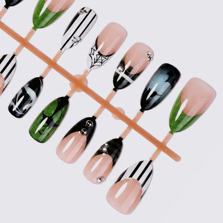 Kreatives Kunstnagelset mit Halloween-Motiv Karnz