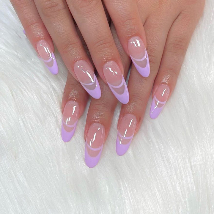 Elegante Kunstnägel mit feinem Ombre-Design und edlen Akzenten Karnz