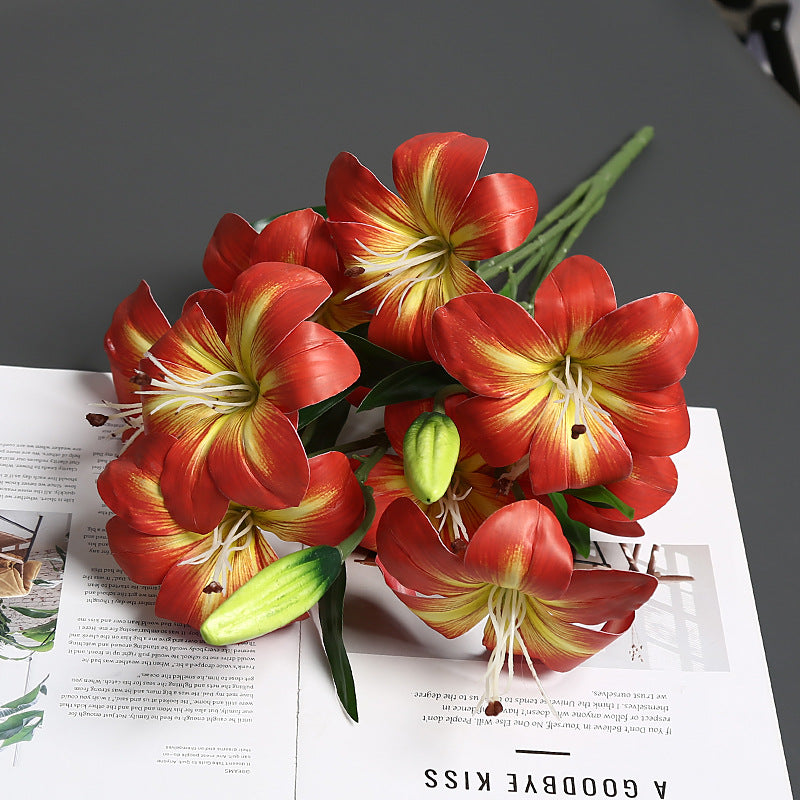 Realistischer lebensnaher Lilienblumenstrauß