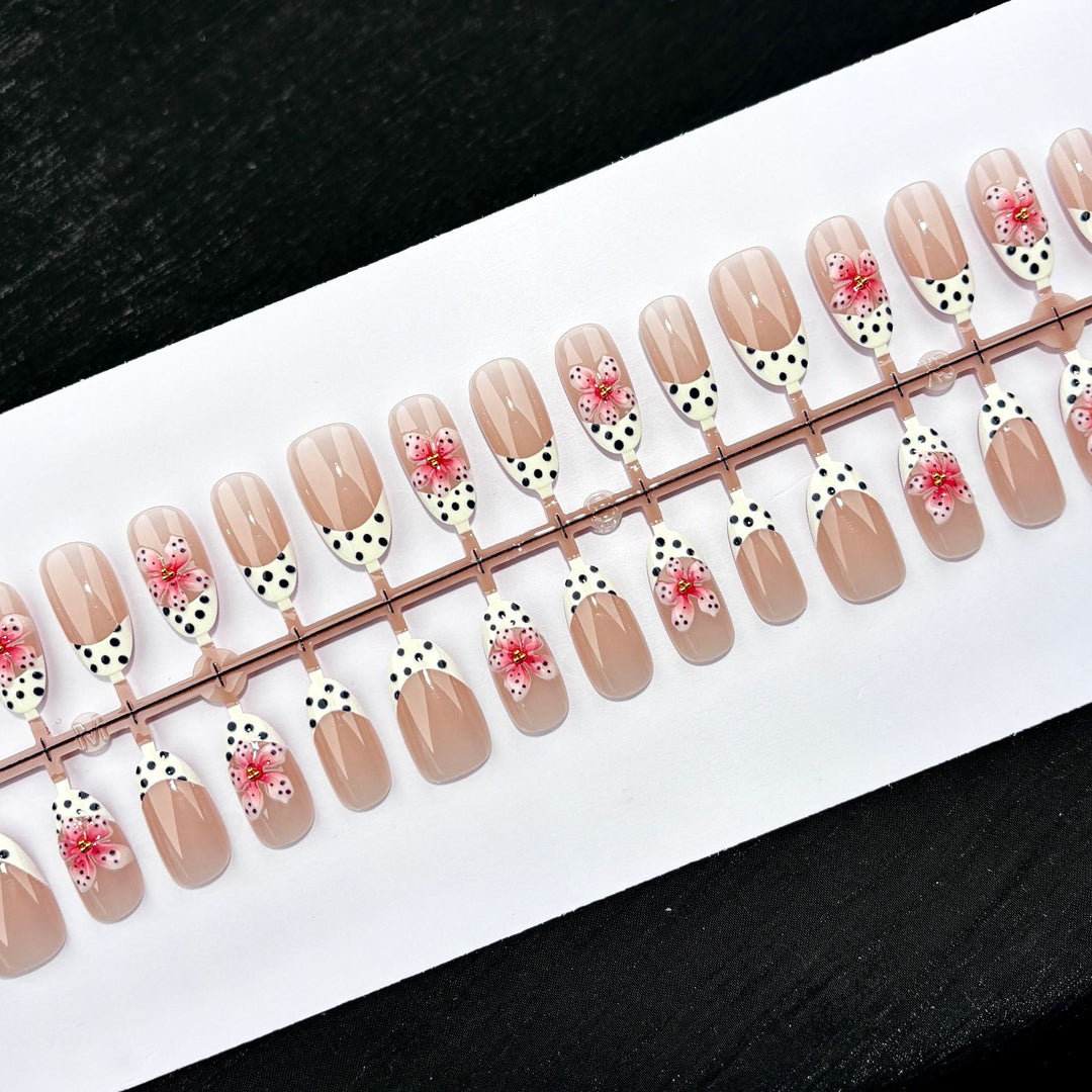 Dekoratives Press-On Nageldesign-Set