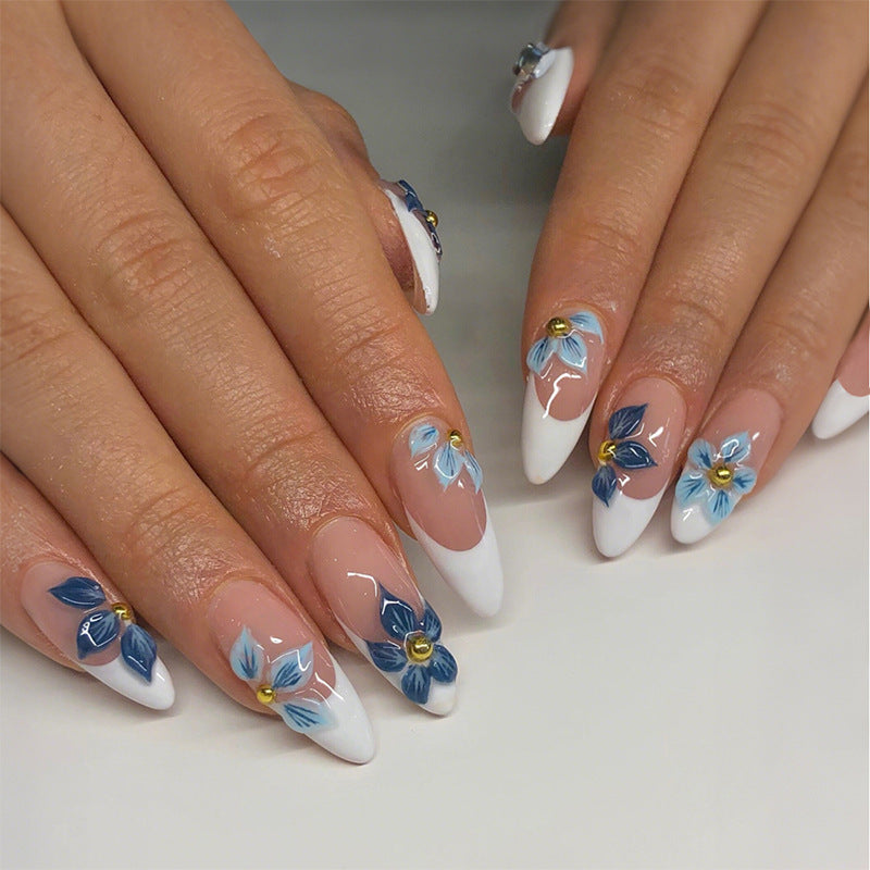 Press-On Nagelset mit floralen Verzierungen Karnz