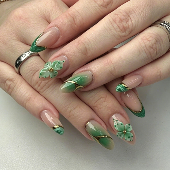 Dekorative Nagelkunst