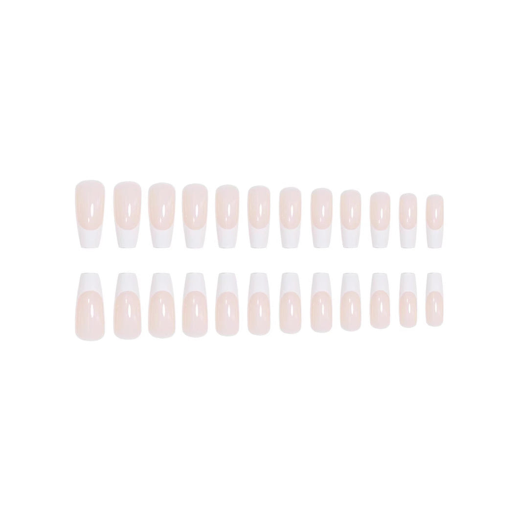 Elegante French Tip Nagelkunstverlängerungen Karnz