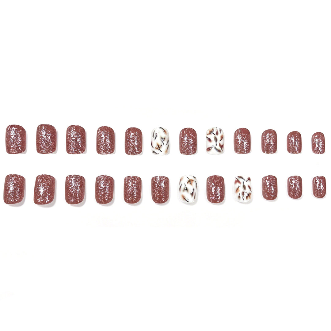 Dekorative, herbstlich inspirierte Nagelkunst Karnz