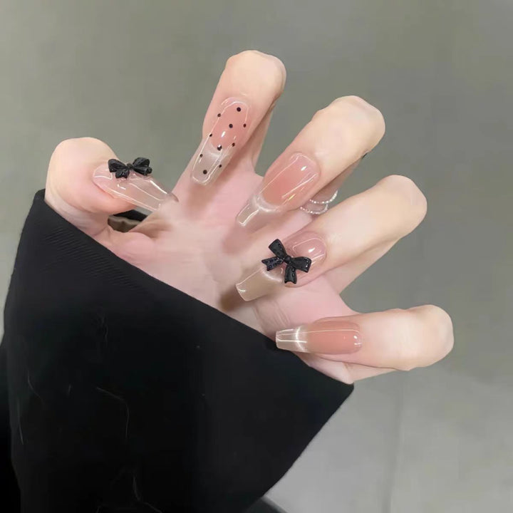 Künstlerische Nagelspitzen mit Verspielten Motiven Karnz