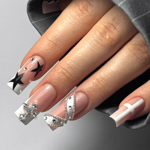 Kunstnagelset mit floralen und modernen Designs Karnz