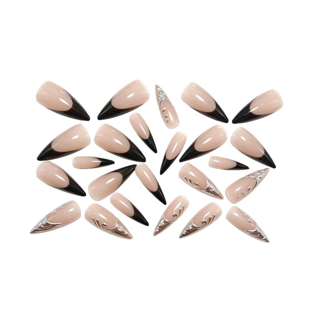Elegante Nagelkunst mit Metallic-Design Karnz