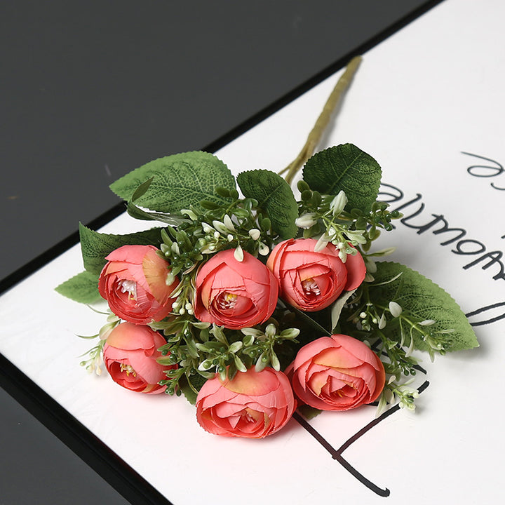 Dekorative Blumenarrangement für die Innendekoration