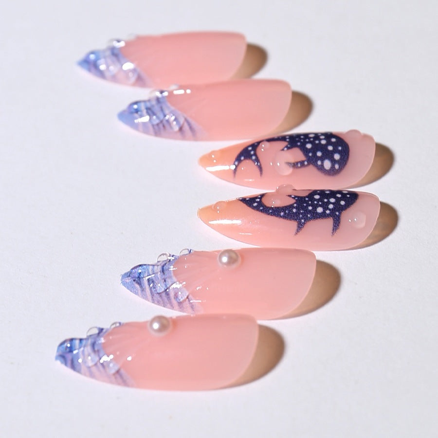 Elegantes Kunstnagelset mit maritimen Akzenten Karnz