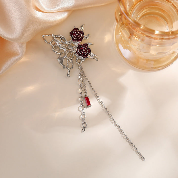 Elegante Brosche mit Blumen- und Kettenmotiv Karnz