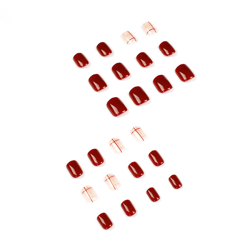 Kunstvolle Nagelverlängerungen mit elegantem Geometrie-Design Karnz