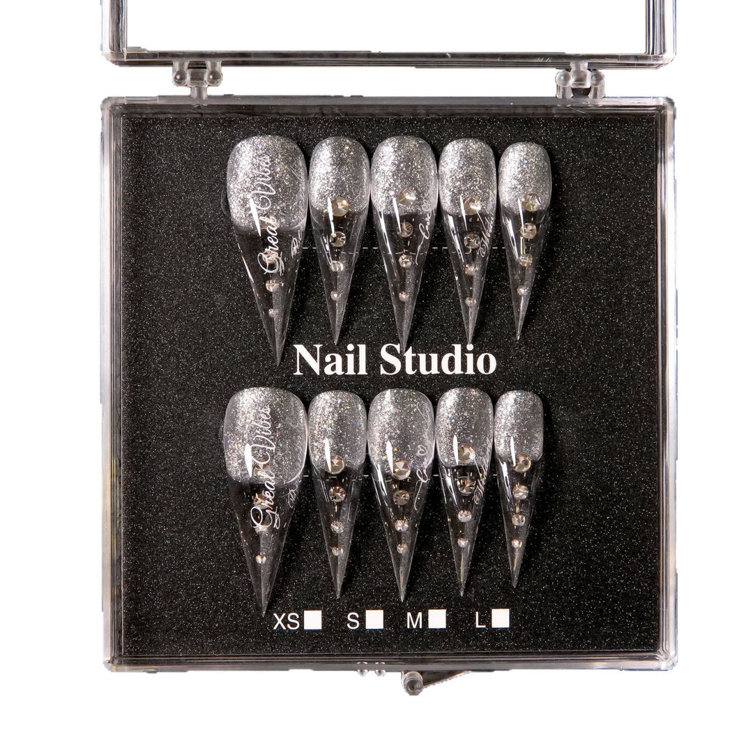 Glamouröse Stiletto Press-On Nagel Set mit Edelsteinakzenten  1791254959