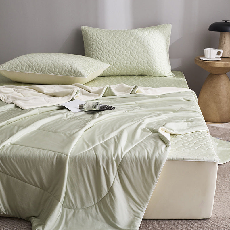 Gesteppte Bettwaren-Garnitur mit Wendbarer Satin-Decke und Matratzenschoner