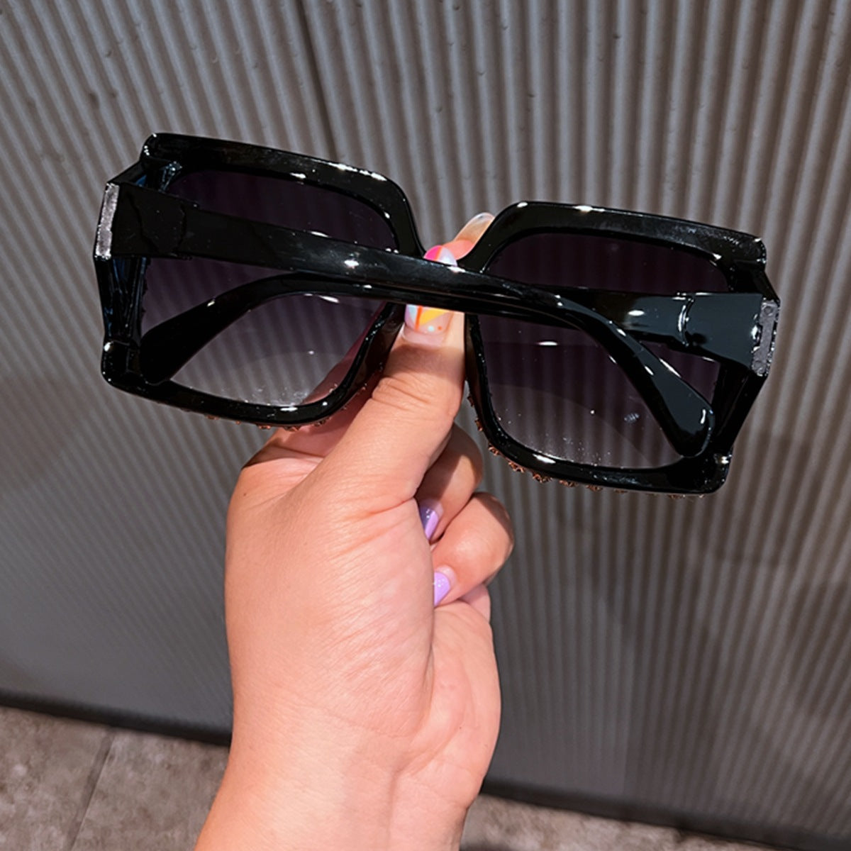 Damen glamouröse Quadro-Sonnenbrille mit strassverziertem Rahmen Karnz