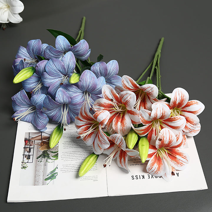 Realistischer lebensnaher Lilienblumenstrauß