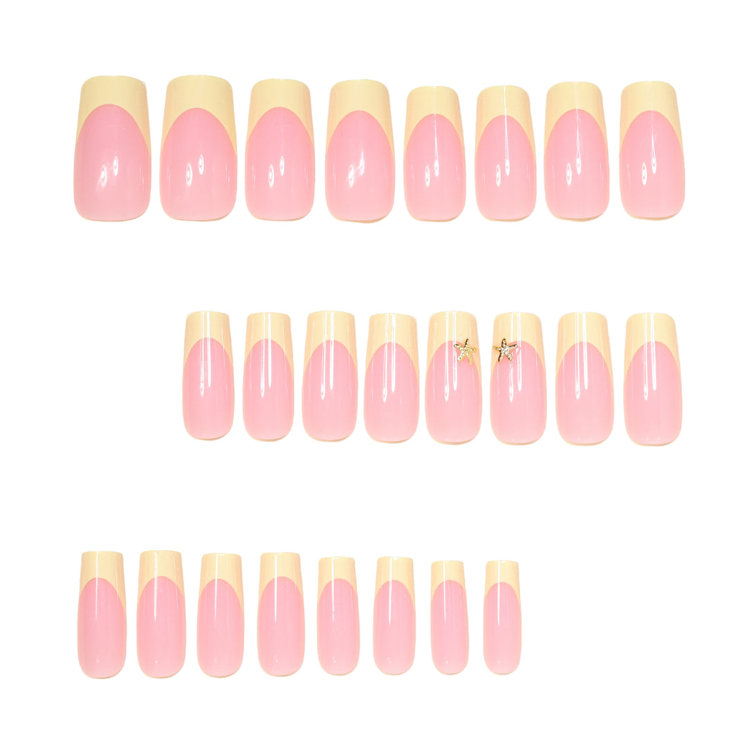 Elegante Stiletto French Tip Nagelkunst Karnz