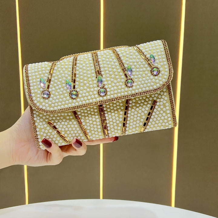 Elegante, mit Kristallen verzierte Abend-Clutch