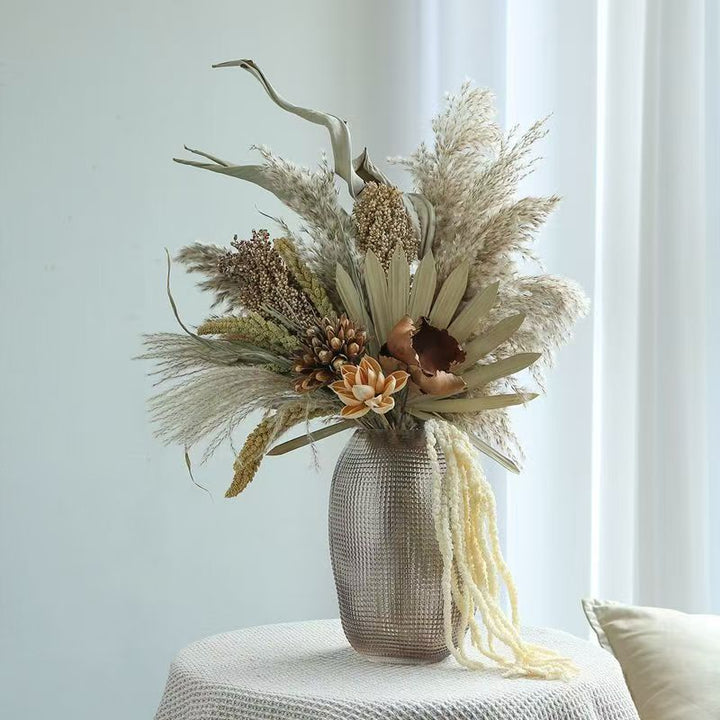 Elegante getrocknete Blumenanordnung