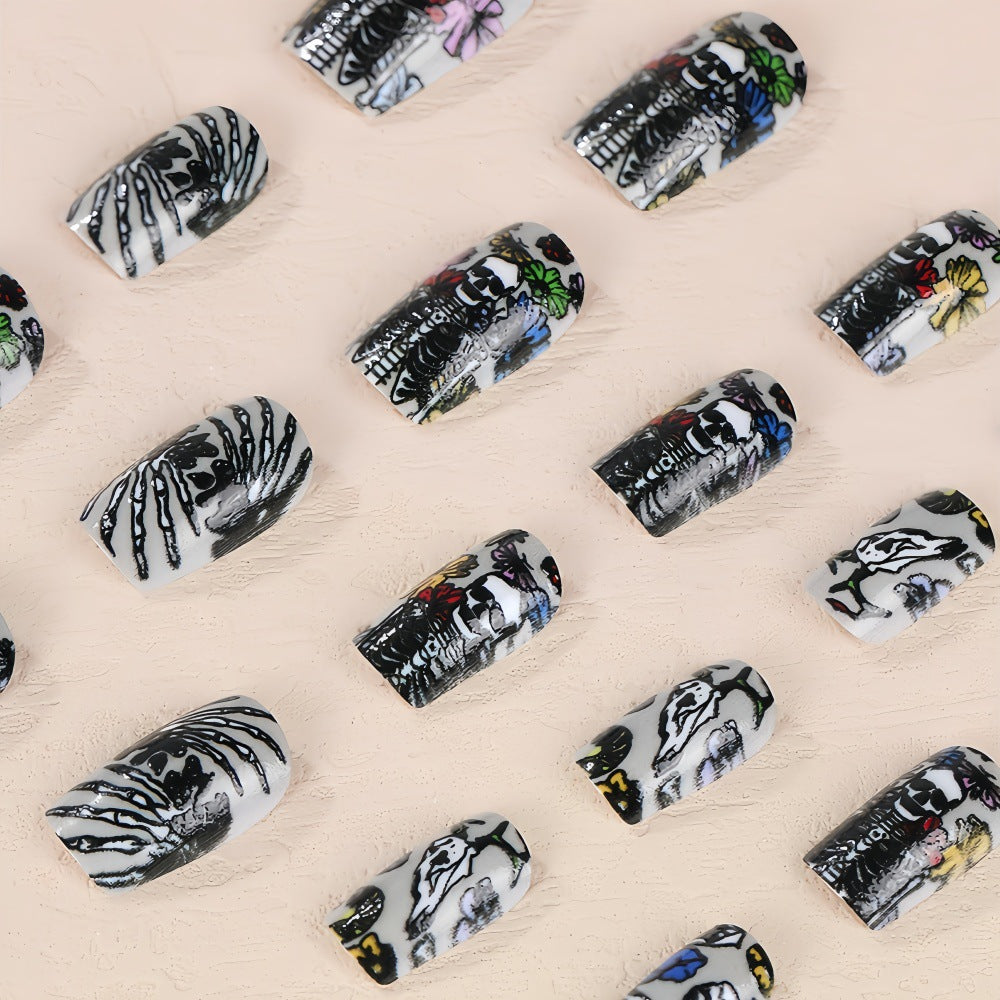 Kreatives Skelett-Nageldesign Karnz