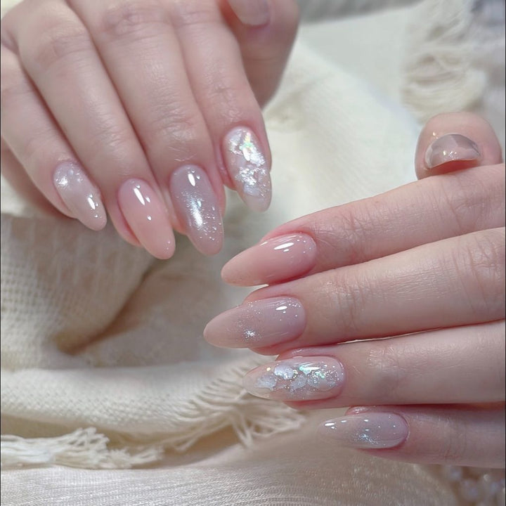 Elegante mandelförmige Nagelverlängerungen