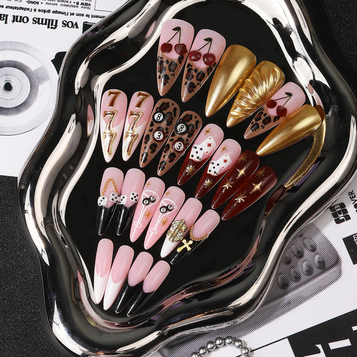 Glamouröse Dekorative Press-On Nagelspitzen Karnz