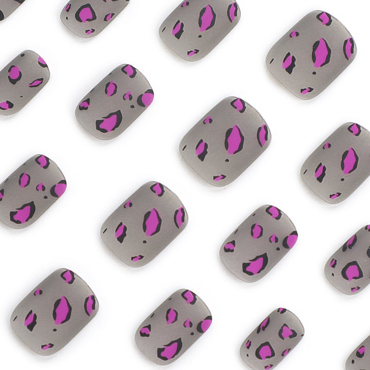Künstliche Nagelkunst mit Leoparden-Muster Karnz