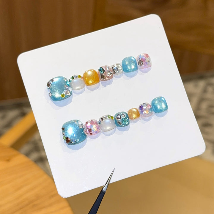 Kunstnägel mit Funkelnden Akzenten und Glitzerndem Design Karnz