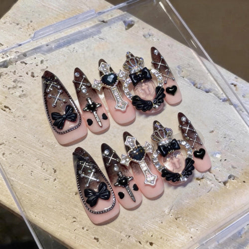 Gothic-inspirierte künstlerische Nagelkunst Tipps