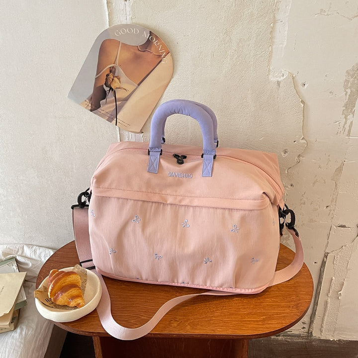 Stylische gestickte Reisetasche