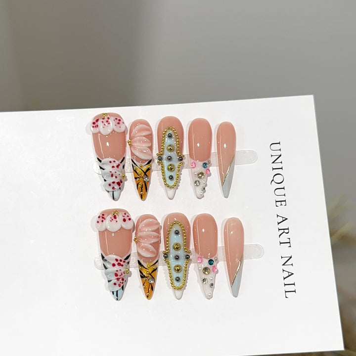 Künstlerische Press-On Nageldesigns