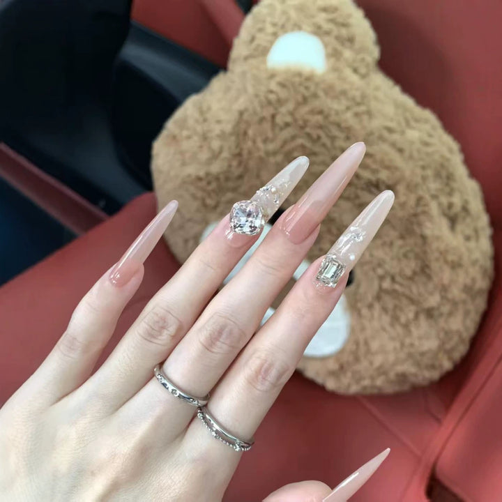 Dekorative Stiletto-Nagelkunstverlängerungen