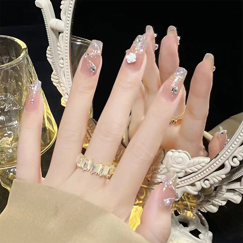 Kunstfingernägel mit Elegantem Herz-Design Karnz