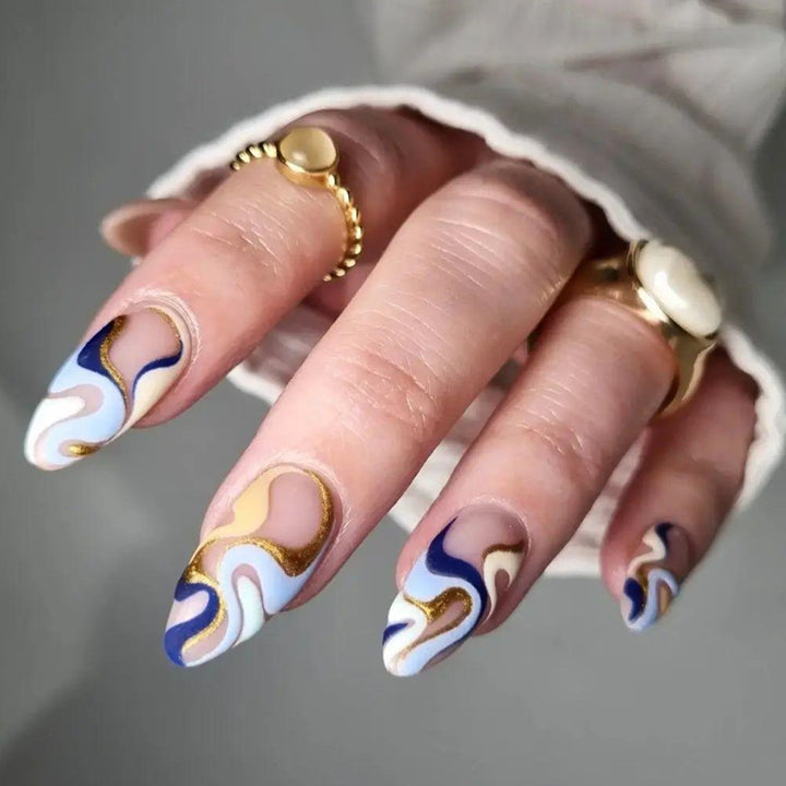 Kunstnägel mit modernem wellenförmigen Design Karnz
