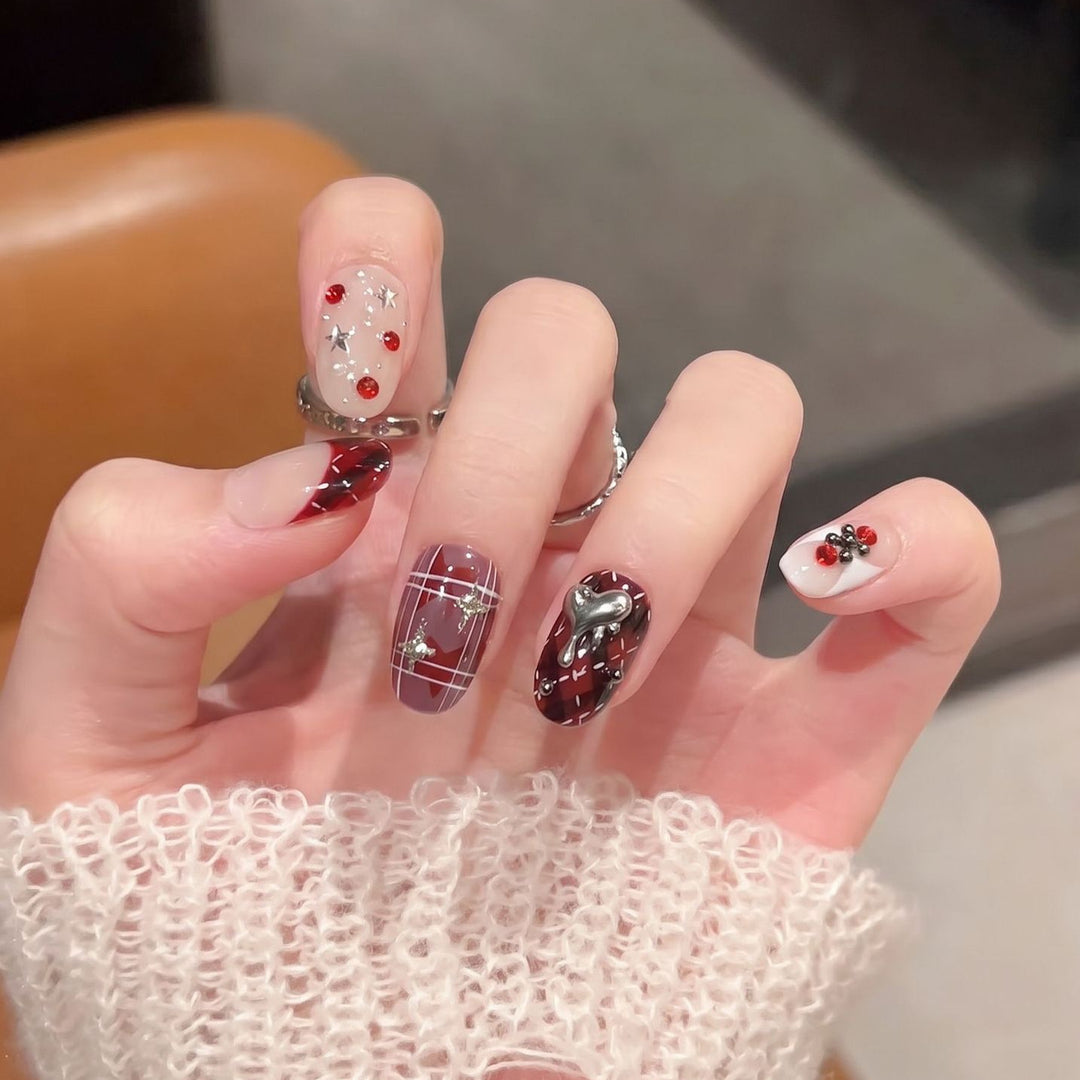 Künstlerisches Press-On-Nagelset mit bezaubernden Designs Karnz