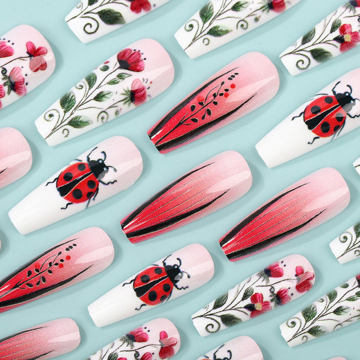 Kreatives Kunstnagelset mit floralen Motiven Karnz