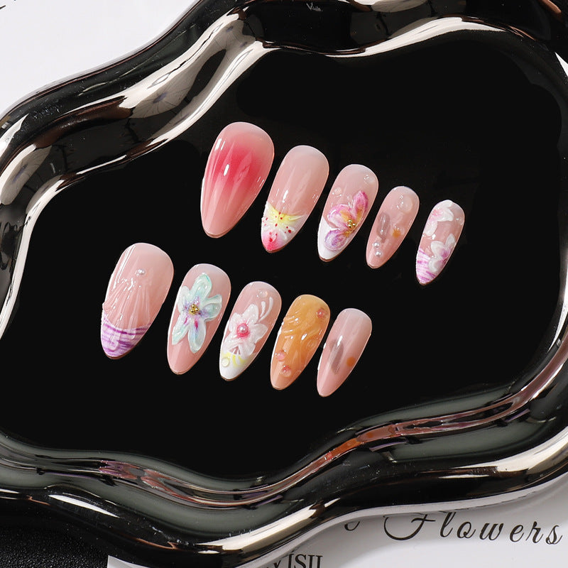 Künstlerisches Florales Press-On Nagelset Karnz