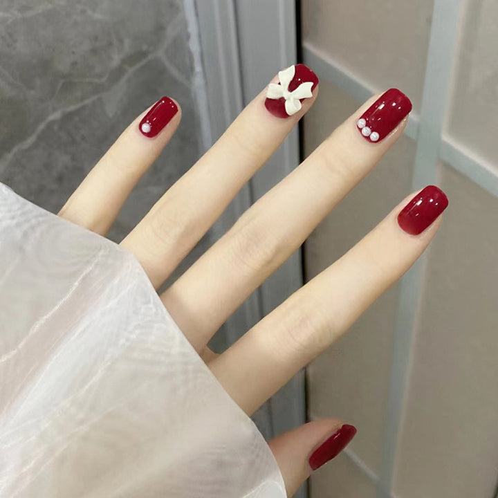 Elegante Nagelkunst mit Glanzfinish Karnz
