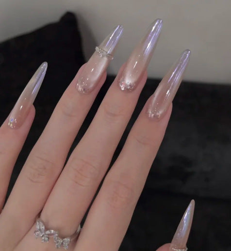 Künstlerisches Herzmuster Nagelkunstverlängerungen Karnz