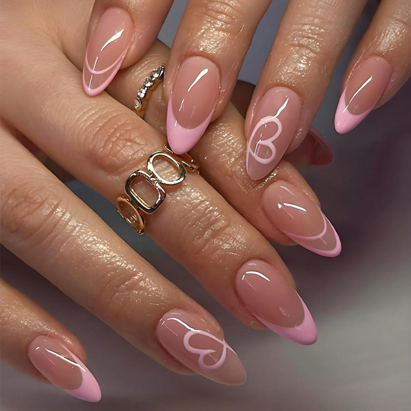 Kunstnagelset mit elegantem French-Tip und romantischen Akzenten Karnz