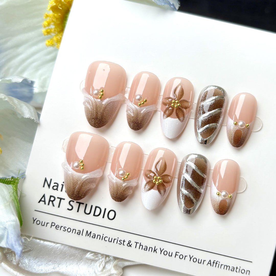 Dekoratives, floral akzentuiertes Press-On-Nagel-Set