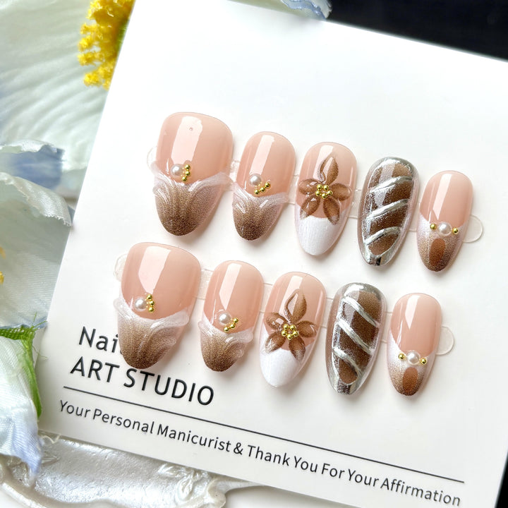 Dekoratives, floral akzentuiertes Press-On-Nagel-Set