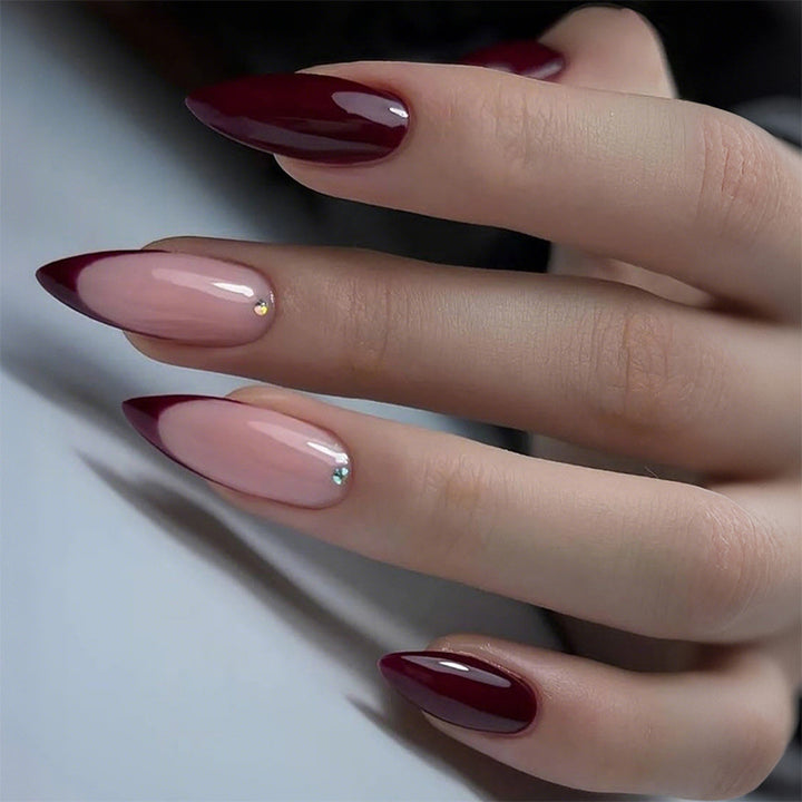 Premium Nail Art Press-On Set mit klassischem French Tip und Glitzerakzenten Karnz