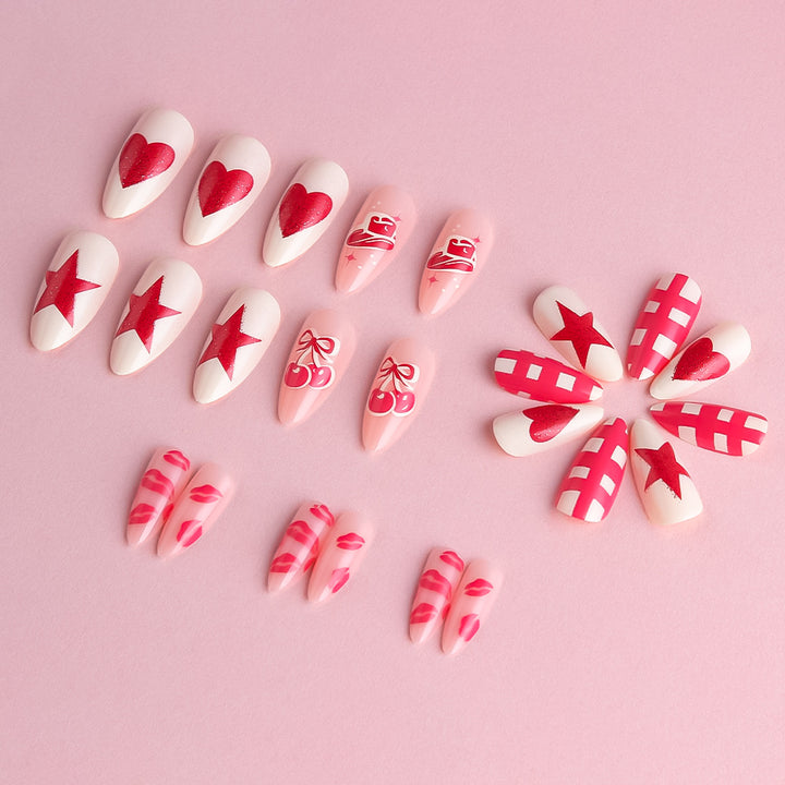 Künstlerisches Press-On-Nagelkunst-Set mit Herz- und Stern-Designs Karnz