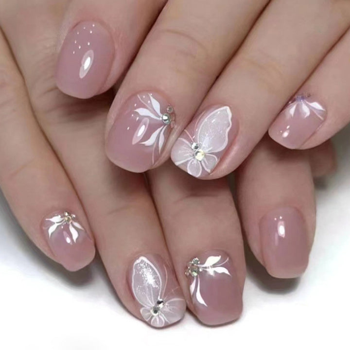 Künstlerisch von Schmetterlingen inspirierte Nagelverlängerungen Karnz