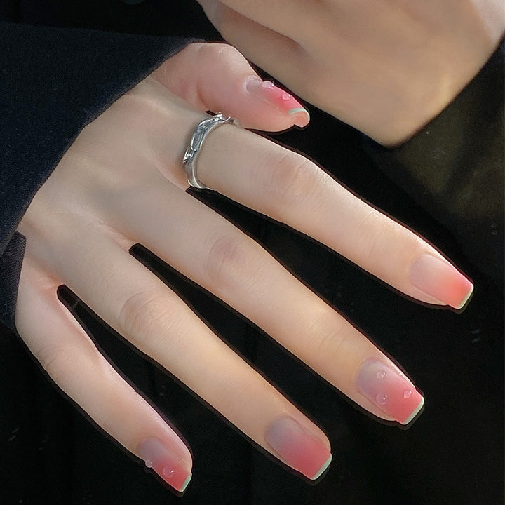 Kunstvolle und elegante Nageldesigns Karnz